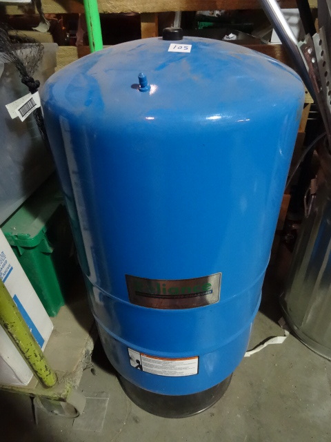 lot 105 image: Appears NEW Reliance PMD-20 Vertical Pressure Pump Tank