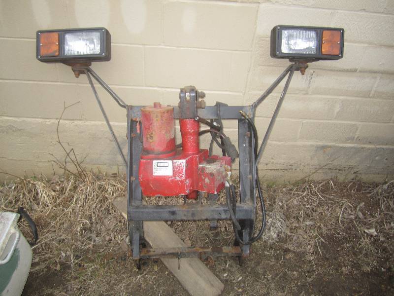 lot 1 image: Western plow mount with lights...
