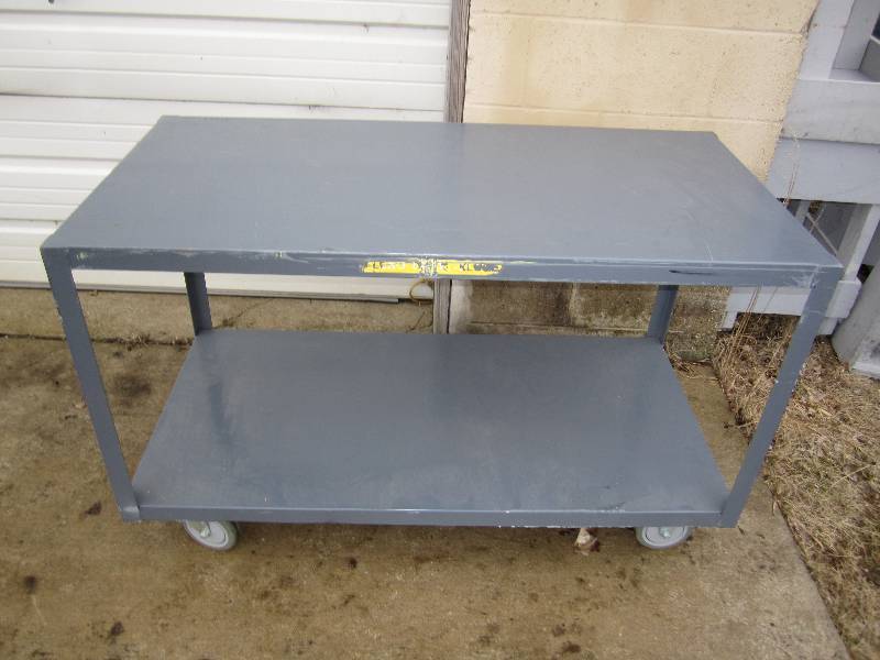 lot 46 image: Metal work table on whheels, 2 x 4...