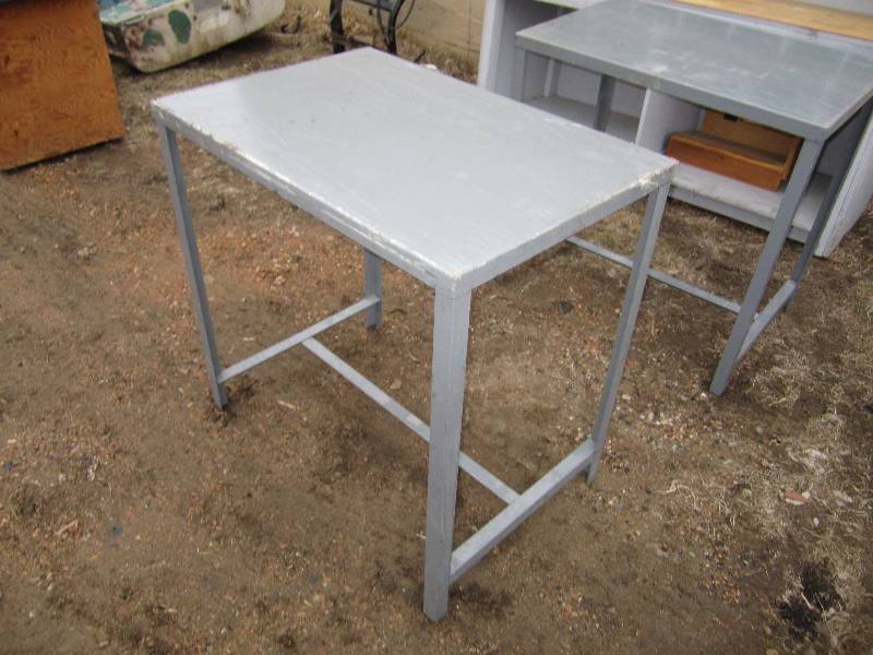 lot 49 image: 2 metal work tables 2x3...