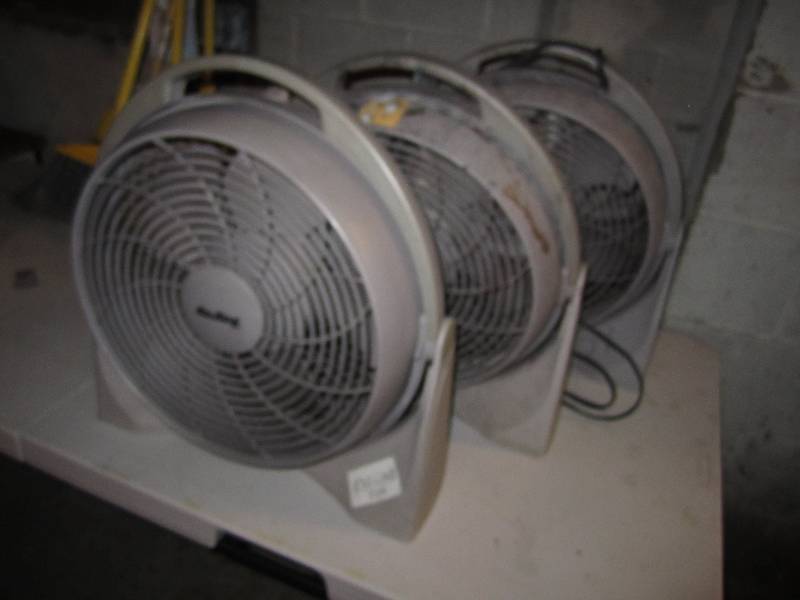 lot 8 image: Lot of 3 fans...