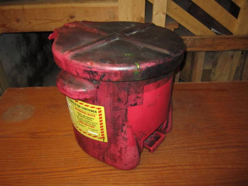 lot 11 image: Plastic pop up lid hazardous trash ...