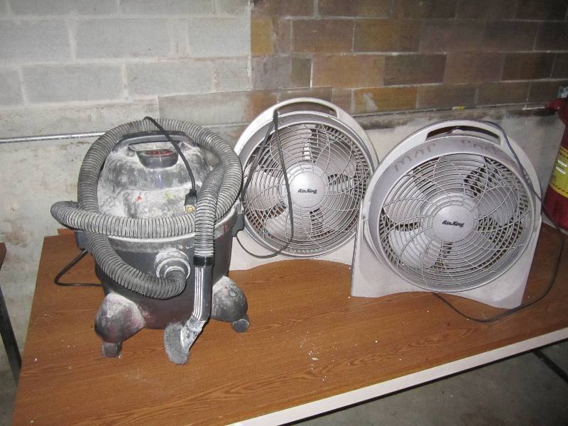 lot 12 image: 2 fans and a wet  dry vacuum...