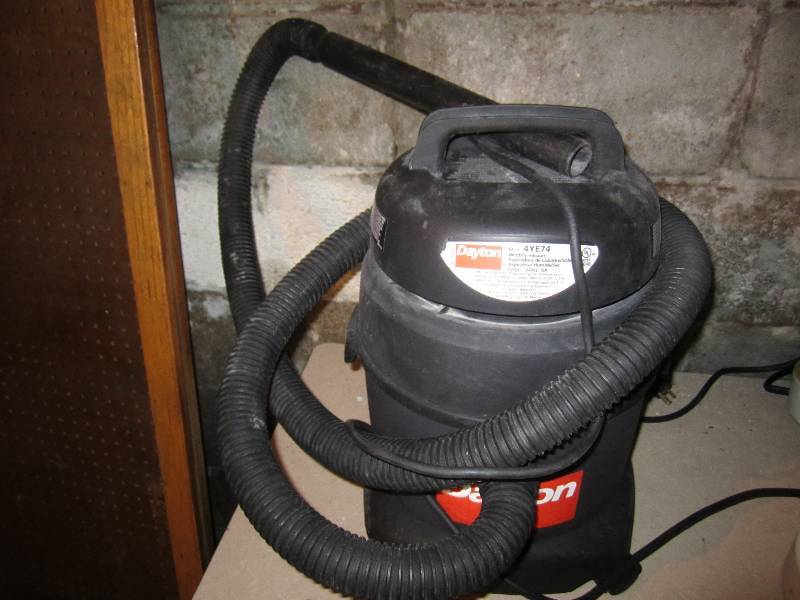 lot 26 image: Dayton wet dry vacuum...