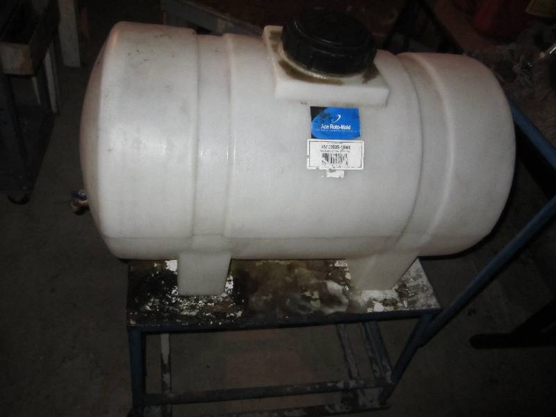 lot 30 image: 35 gallon tank mounted on wheeled m...