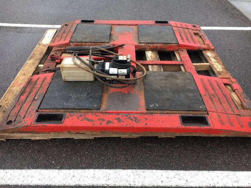 10,000lbs Challenger Drive-Over Car Hoist