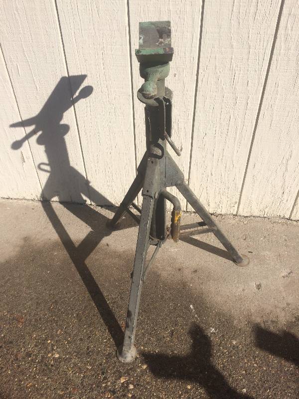 Heavy Duty V Head Pipe Stand