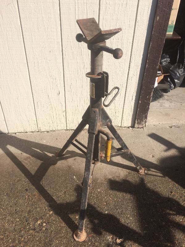 Heavy Duty V Head Pipe Stand