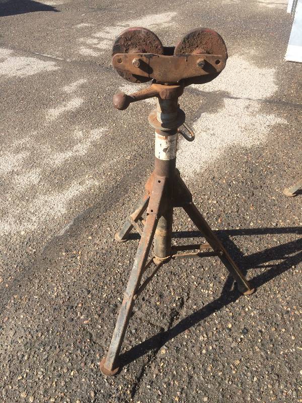 Heavy Duty Roller Head Pipe Stand