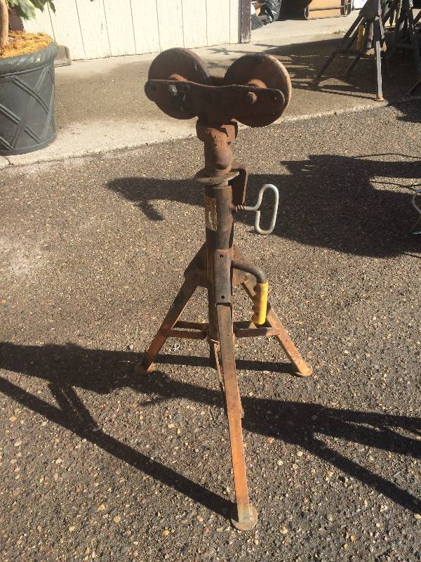 Heavy Duty Roller Head Pipe Stand