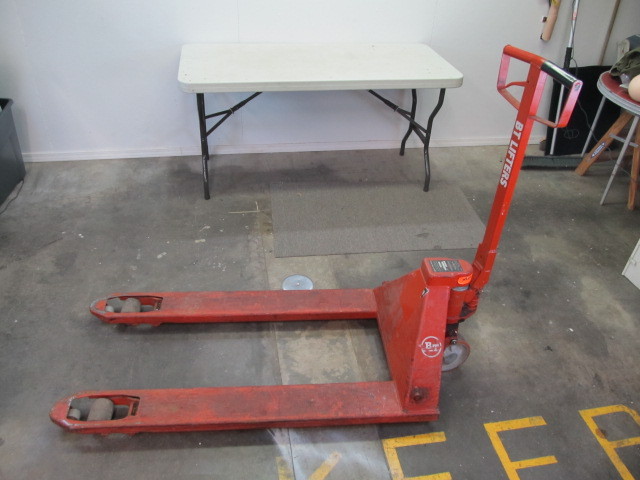 lot 6 image: Heavy Duty BT Lifters Pallet Jack