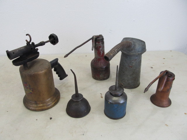 lot 16 image: Vintage Blowtorch & Oil Cans