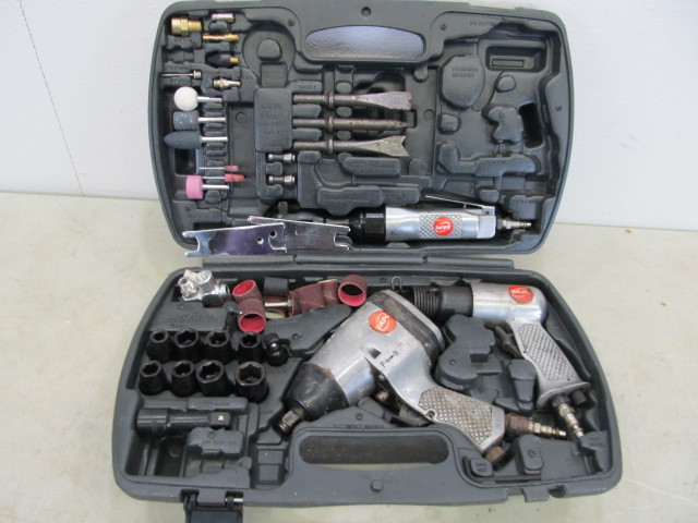 lot 19 image: Devilbiss Air Tools & Accessories in Hard Case