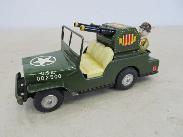 lot 21 image: Vintage Tin Litho Army Jeep Friction Toy