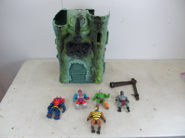 lot 24 image: Vintage Castle Grayskull & He-Man Figures