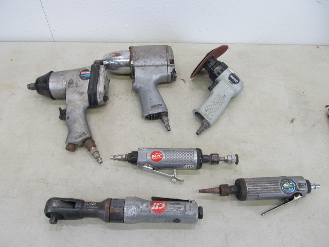 lot 31 image: Large Lot of Air Tools