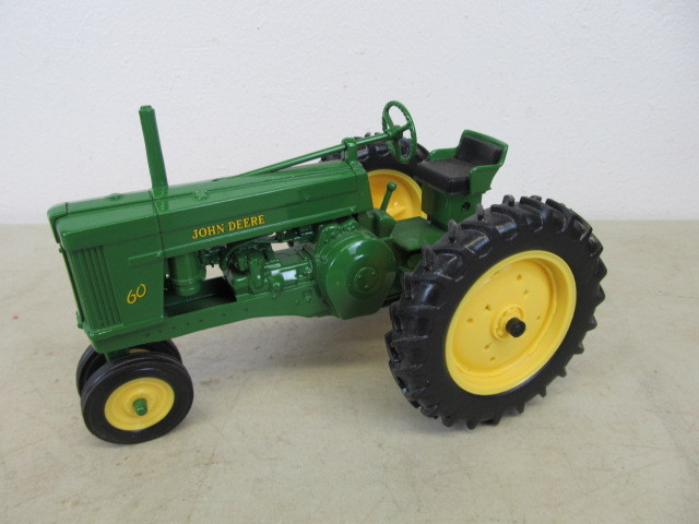 lot 58 image: Diecast John Deere Tractor