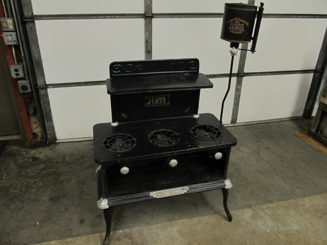 lot 1 image: Rare Antique Clark Jewel No. 83 Stove