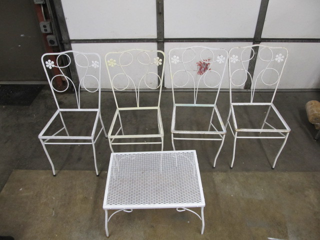 lot 71 image: Vintage Metal Patio Chairs wTable