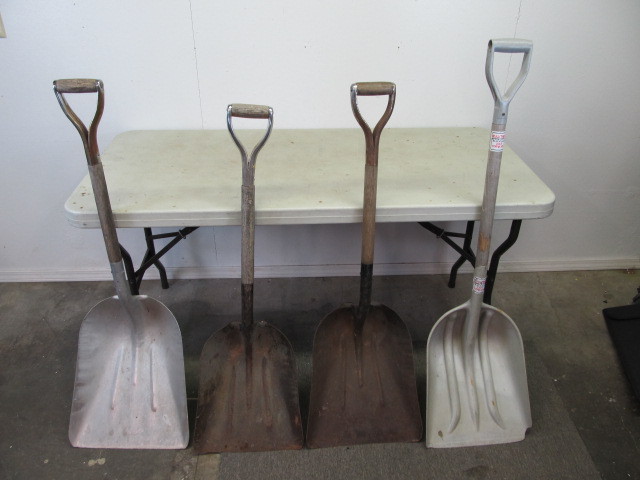 lot 72 image: 4 Heavy Duty Scoop Shovels