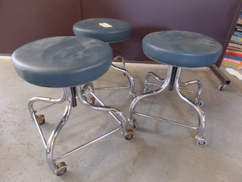 ADJUSTABLE STOOLS