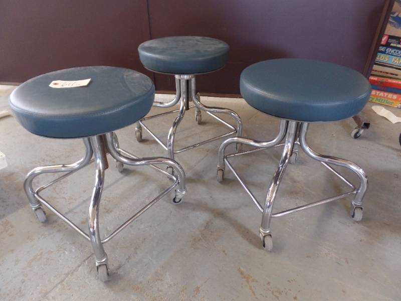 ADJUSTABLE STOOLS