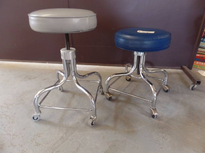 ADJUSTBLE STOOLS