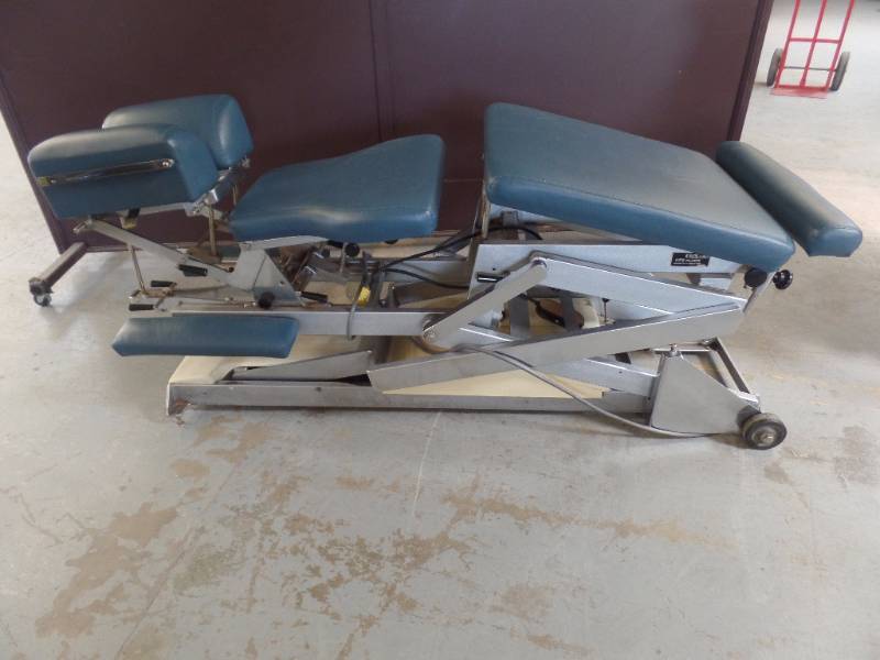 CHIROPRACTIC TABLE