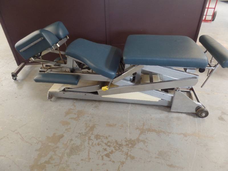 CHIROPRACTIC TABLE