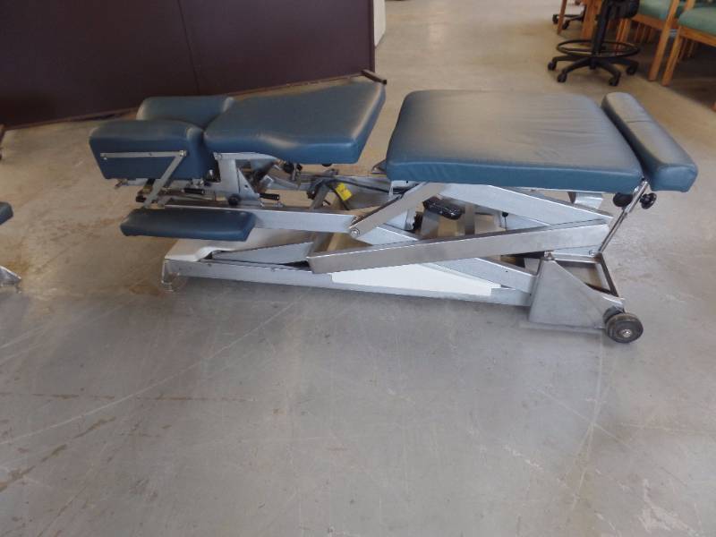 CHIROPRACTIC TABLE