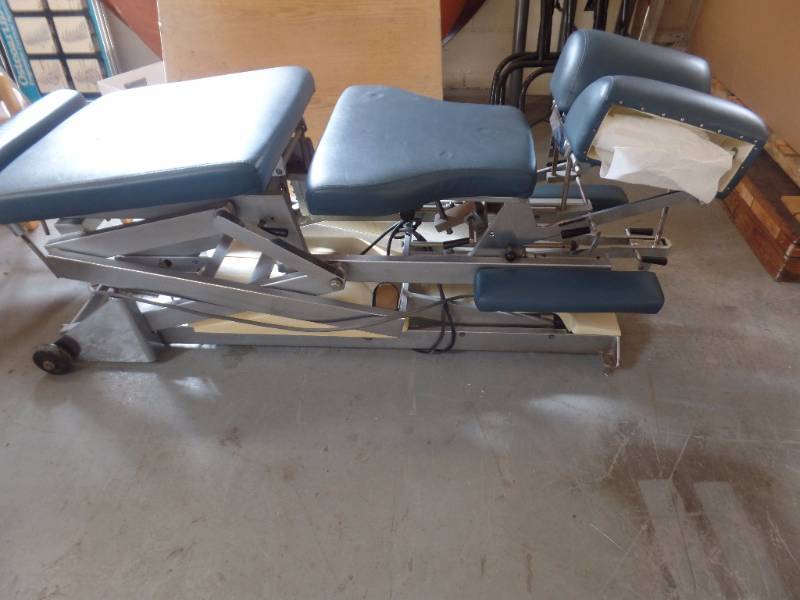 CHIROPRACTIC TABLE