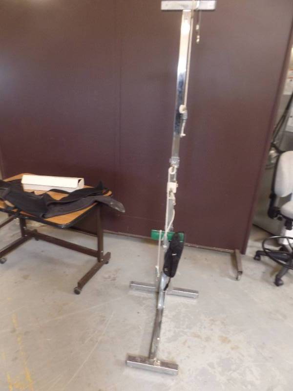 TRACTION STAND AND ACCESSORIES