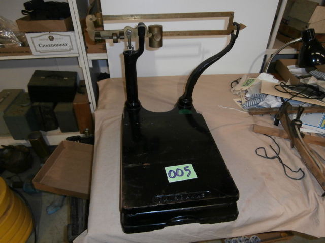 lot 5 image: Vintage FAIRBANKS Store Counter Scale