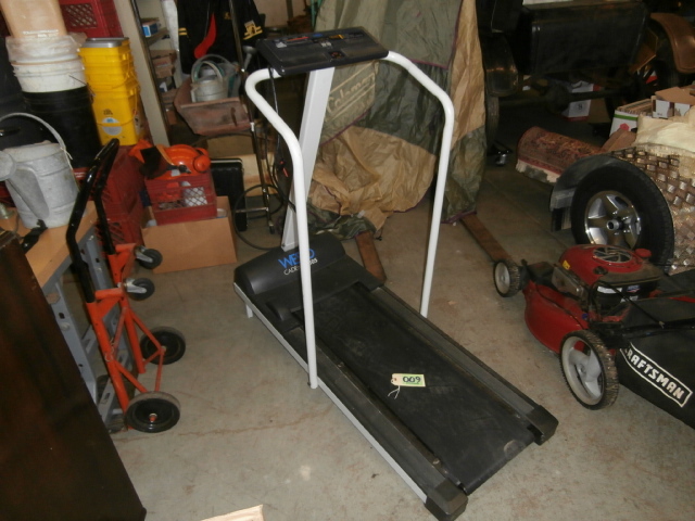 lot 9 image: WESLO Cadence 805 Tread Mill