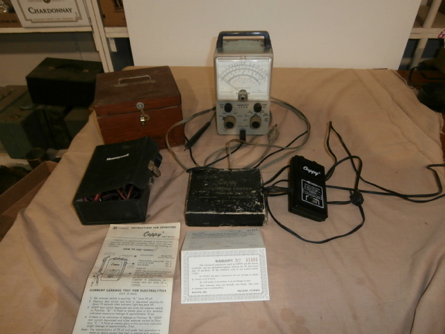 lot 20 image: Four Vintage Electronic Test Items