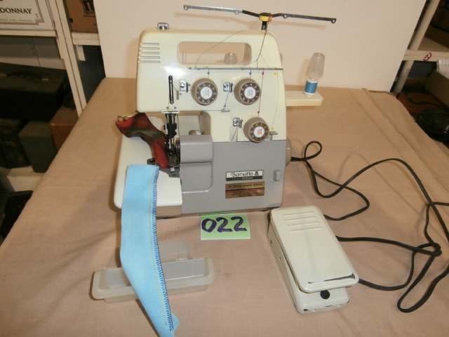 lot 22 image: Burnette Serger Sewing Machine by Bernina