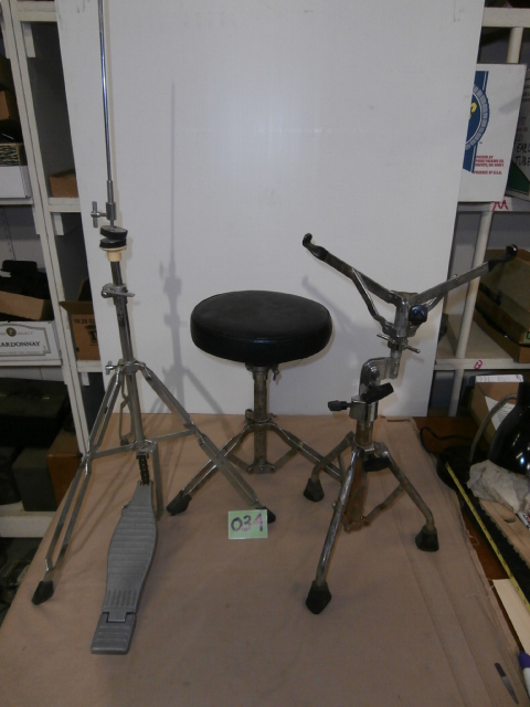 lot 34 image: Drum Hardware