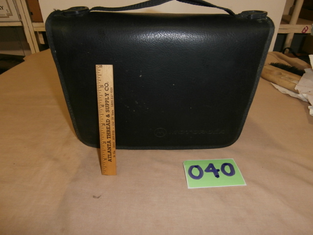 lot 40 image: Vintage MOTOROLA Cell Phone