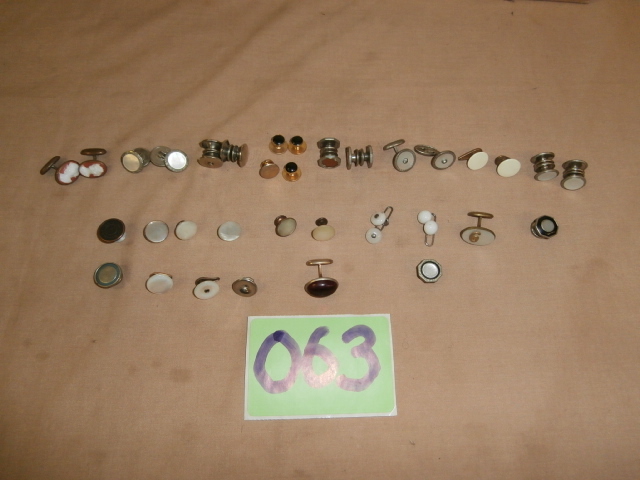 lot 63 image: Group of Vintage Cuff Links & Shoe Buttons 