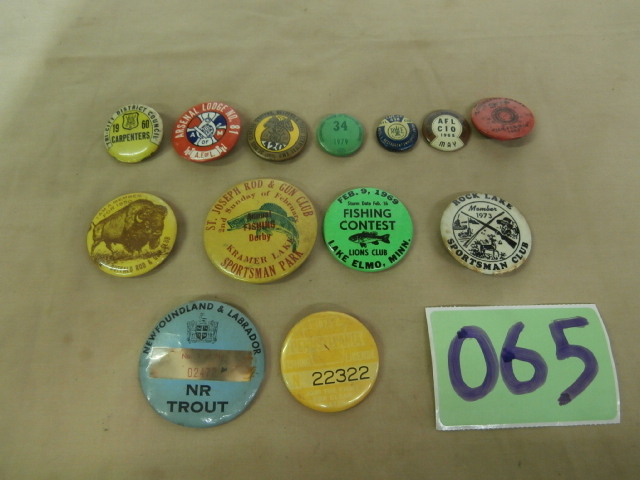 lot 65 image: Group of Vintage Pin Back Buttons
