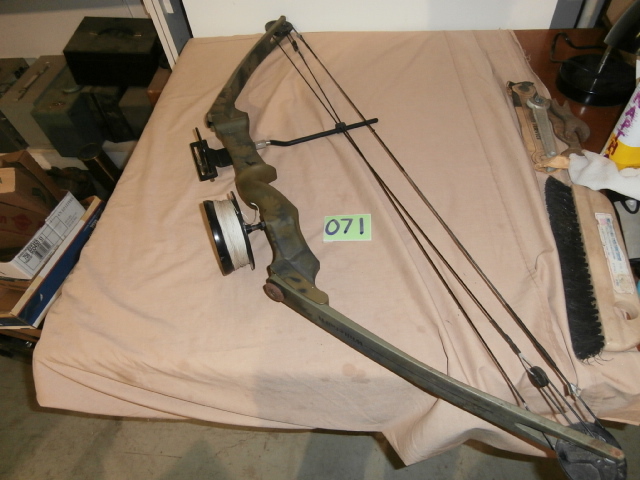 lot 71 image: BEAR Whitetail II Compound Bow