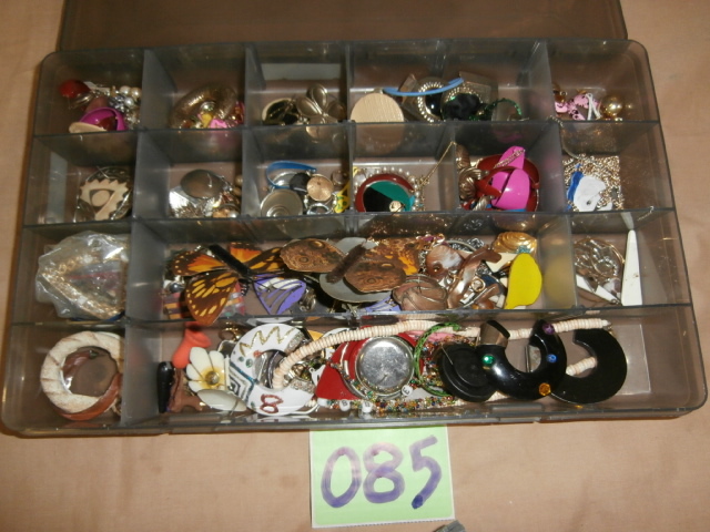 lot 85 image: Lot of Costume Jewelry