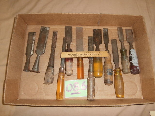 lot 86 image: Lot of Good Useable Wood Chisels