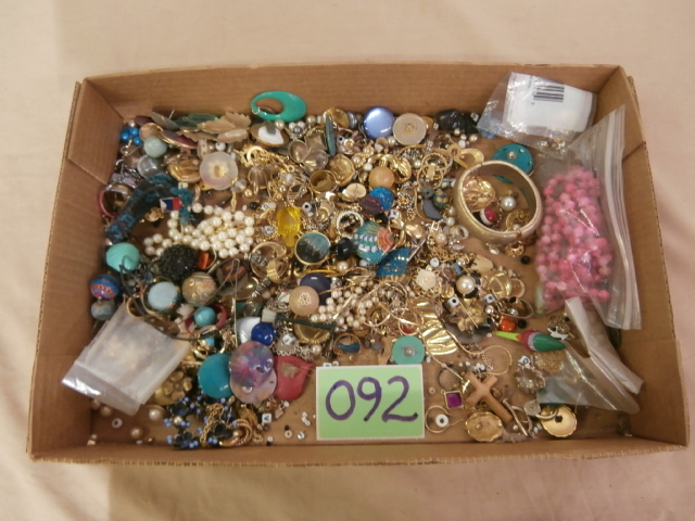 lot 92 image: Flat of Misc. Jewelry, Parts & Pieces