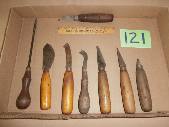 lot 121 image: Eight Vintage Leather Workers Tools
