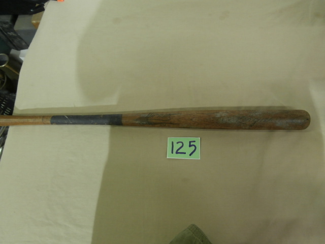 lot 125 image: Vintage WINNER NO. 80 Baseball Bat