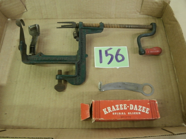 lot 156 image: Vintage White Mountain Apple Peeler & Spiral Slicer