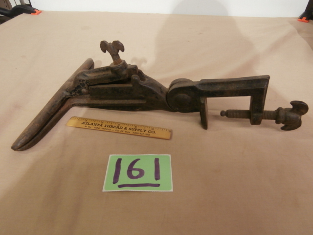 lot 161 image: Vintage Saw Filers Vice