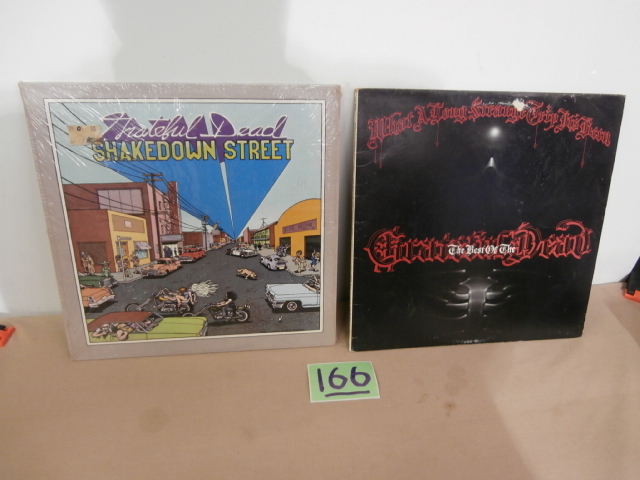 lot 166 image: Pair of GRATEFUL DEAD LP Records