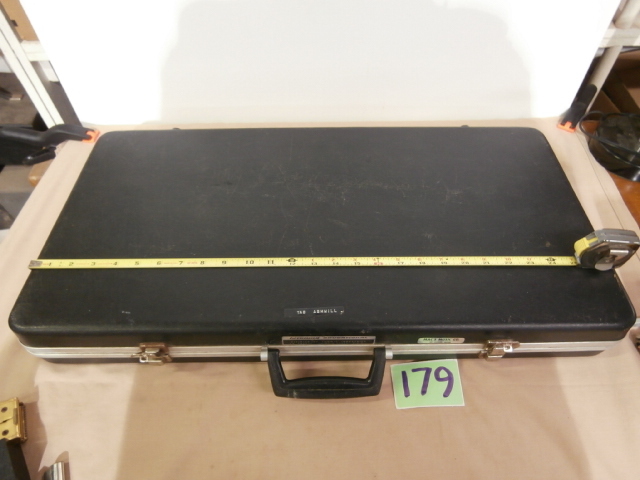 lot 179 image: Vintage Ludwig Xylophone in the Case